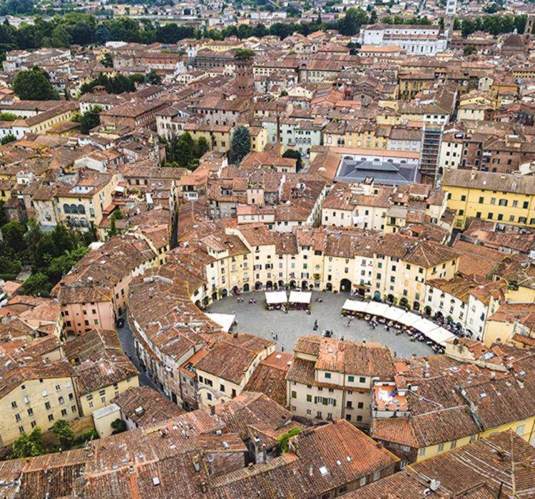 Dimora Leonardo. Centro Storico. Apartment Lucca Luaran gambar