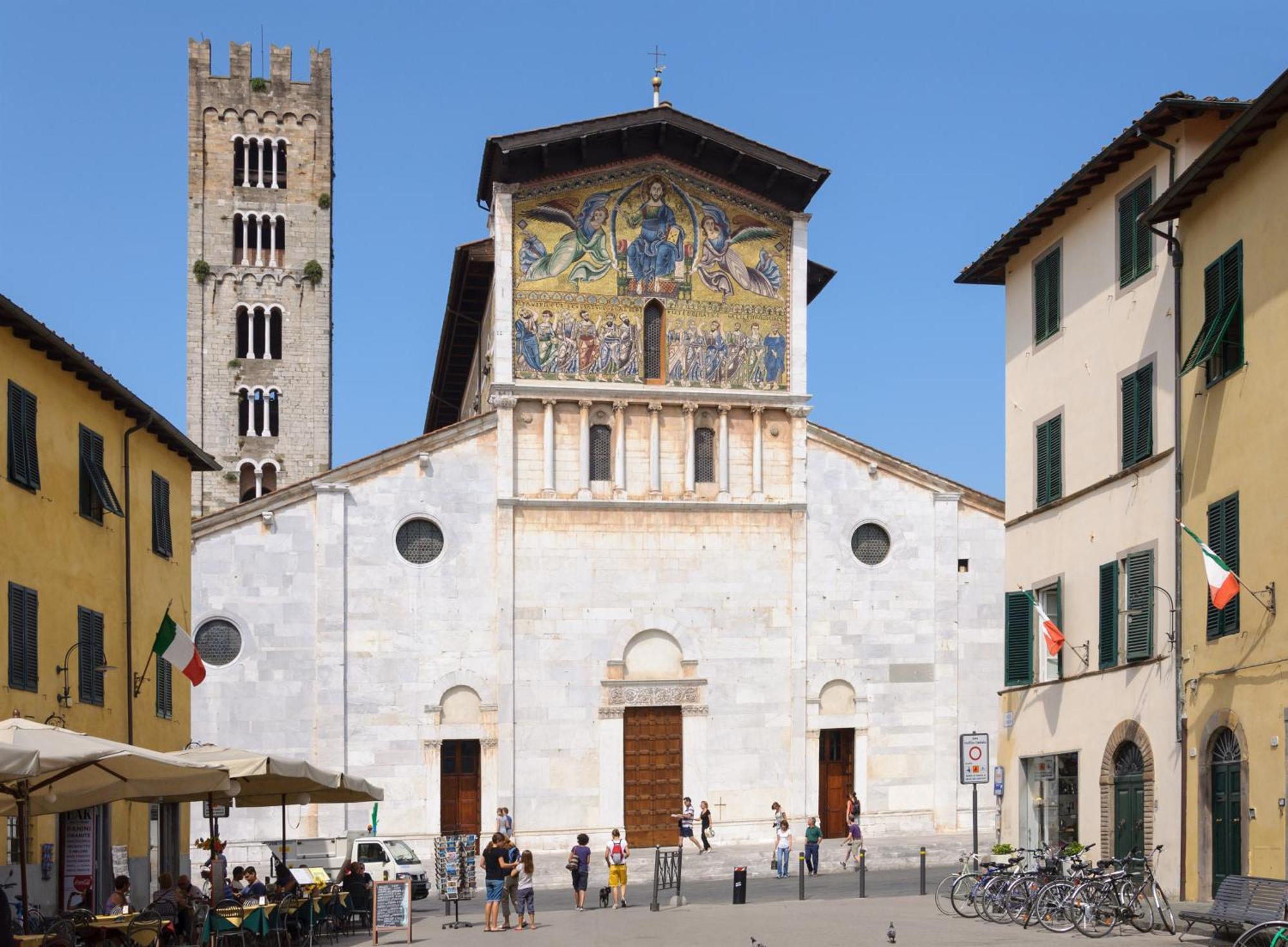 Dimora Leonardo. Centro Storico. Apartment Lucca Luaran gambar