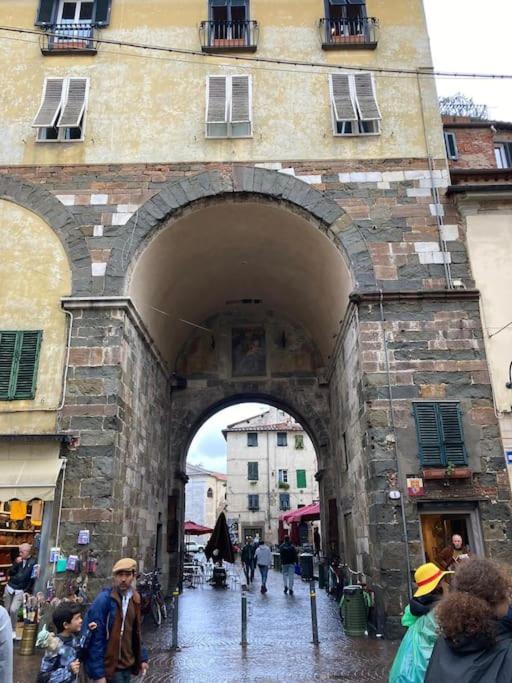 Dimora Leonardo. Centro Storico. Apartment Lucca Luaran gambar