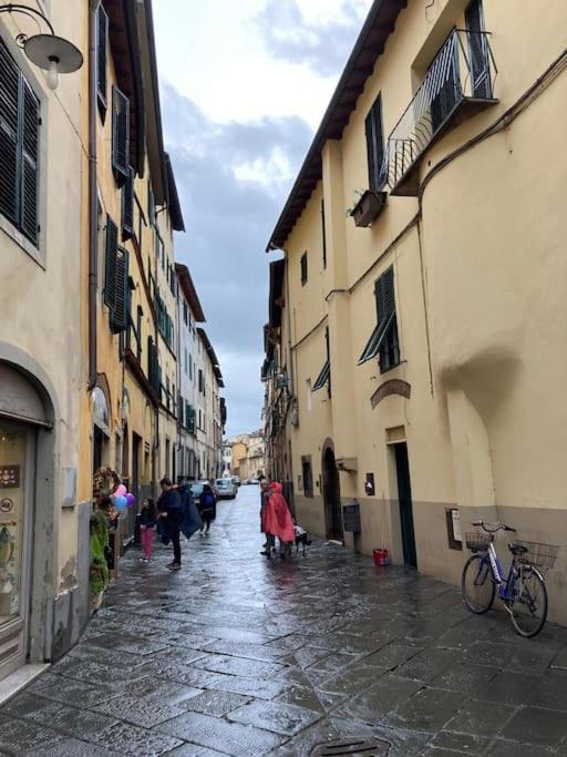 Dimora Leonardo. Centro Storico. Apartment Lucca Luaran gambar